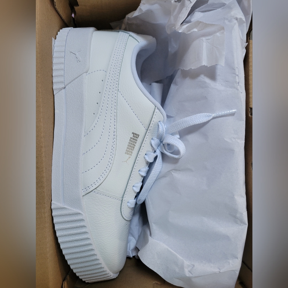 White Puma Carina 7.5 Womens Shoes